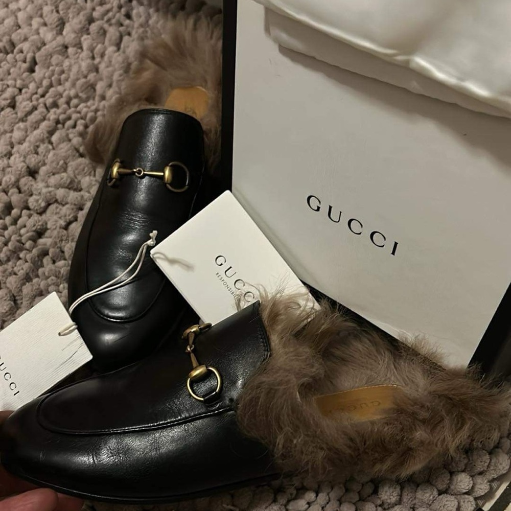 Gucci SIZE 9
Women's Black Princetown Fur-lined Leather Mule